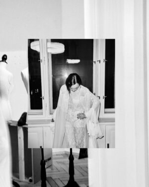 Denisa Barešová Instagram - @denisabee oblékla na včerejší předávání cen @ceskylev šaty od @zuzanakubickova. 🖤

Foto: @tomasthurzo 
Styling: @lenka.kermes 
Šaty: @zuzanakubickova 
Make-up & vlasy: @licirna____organics & @monmysterious 

Přípravy probíhaly v novém ateliéru od @zuzanakubickova na adrese Pařížská  16. 

#HarpersBazaarCz #HBcz #CeskyLev