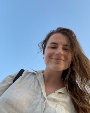 Denisa Barešová Instagram - annual pov, fifty percent of my july views were from my fave - a horizontal sandy spot 🫂 i love you oh so very much holki 🤍

#summer #greece #holiday #friends #love #sea #salt #sand #girls #naxos #kastraki #urlaub