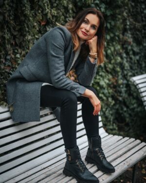 Denisa Cziglová Instagram - Tyto řádky se nepíší lehce, ale naše Deniska dnes prohrála svůj boj s těžkou nemocí a bila se statečně, až do samého konce. Naše bolest je veliká, ale upřímně věříme,že už je jí lépe.
Děkujeme všem Denisčiným kamarádkám a kamarádům, za  neskutečný zájem, podporu a pomoc při péči o ní. Neznáme nikoho, kdo by měl kolem sebe tolik opravdových a aktivních přátel jako ona, ta péče nás celou dobu neskutečně dojimala ❤️
Dodávali jste celé naší rodině sílu do každého dalšího dne, byly to pro nás nejhorší chvíle života a hodně těžký boj se zákeřnou a zlou nemoci.😢
Díky vám všem, kteří jste se snažili Denisce ty poslední měsíce a dny zpříjemnit a ulehčit.
Děkujeme také andělům z domácího hospice ze Zahradnikové, za neskutečnou pomoc v těchto chvílích, díky vám všem jsme to zvládli a Deniska mohla být v pohodlí domova až do úplného konce.
Sbohem lásko naše, nikdy na tebe nezapomene, teď už odpočívej. 🤍🤍🤍
Tvoje milující rodina.