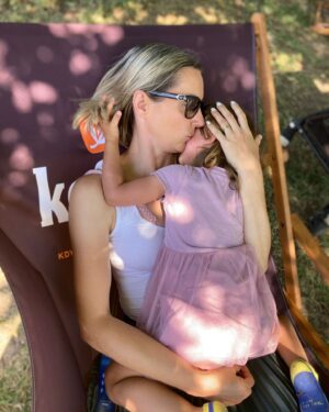 Denisa Helceletová Instagram - Netřeba slov. Láska mezi matkou a dítětem je nekonečná a nikdy nekončící.