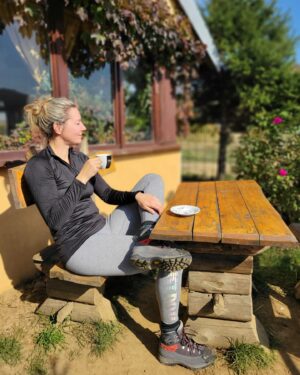 Denisa Helceletová Instagram - Kafe  v klidu. Pro mámu dvou dětí takový malý zázrak 
.
#kafe #pyramida #pyramidaslunce #relax #slunce