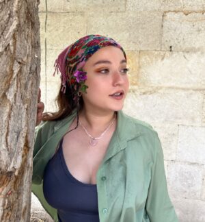 Deniz Altan Instagram - Şimdilik çiçek 🌺