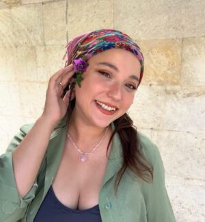 Deniz Altan Instagram - Şimdilik çiçek 🌺