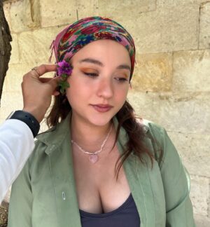 Deniz Altan Instagram - Şimdilik çiçek 🌺