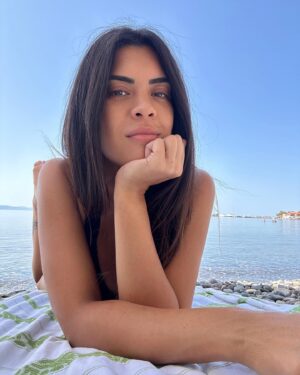 Deniz Arna Instagram - Eve gidip yazlık kışlık yapayım.