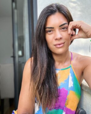 Deniz Arna Instagram - Yaz bitti
Okulun ilk günü
Balkonda servis bekliyorum 
Teşekkürler 🎩