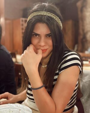 Deniz Arna Instagram - Alive 💛

📸 @elifozarar