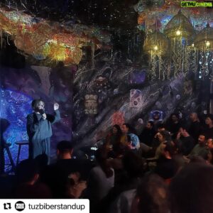 Deniz Göktaş Instagram - #Repost @tuzbiberstandup 
・・・
Deniz Göktaş, Londra ve Berlin Turnesi’nden enstantaneler…

Turnenin Deniz’in gösterileri dışındaki öne çıkan detayları ise aşağıdaki gibidir:

Wembley ve Apollo Theater da yapacağı gösteriler öncesi yeni şakalarını denemek, mevcut şakalarını lokal izleyiciye sunmak için Londra’daki @topsecretcomedy Komedi Kulubü’nde gece geç saat yapılan bir karma gösteride @louisckx çıktı.
Gecenin son komedyeniydi, gösteriyi kapattı. Çıkışında kendsine Türkiye’ye gel dedik, harbi mi diye sordu? Cevapsız bıraktık.

Berlin’deki @spacemeduza’da yaptığımız gösterimizde ise Sercan İpekçioğlu (Ezhel) rap kariyerine Deniz’e stand up komedi türünde açılış yaparak 10 dk 12sn ara verdi. Gecenin devamında ise bilardoyla devam etti.

Turnede Deniz’e sahnede eşlik edenler:
@enesuysall 
@ezhel06 
@mahirrddemir 

Organizasyonda ise @smelisdemirel 🥁

Turne’de bize yardımcı olan, evini açan ve yol yordam öğreten herkese ayrı ayrı teşekkür ederiz.
