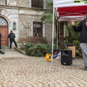 Deniz Göktaş Instagram - 29 Ocak 
Boğaziçi Üniversitesi 
Kayyum Özel Gösterisi 

Dayanışmalı, gülmeli, müzikli, sergili güzel bir günün sonunda ve sonrasındaki süreçte (bu fotoğrafları çeken üç kişinin de içinde olduğu) yüzlerce öğrenci arkadaşım gözaltına alındı. Birçoğu yurtdışı yasağı ya da ev hapsi cezası aldı. Selo, Doğu, Anıl, Şilan, Ömer, Akın, Murat Can, Necmettin, Muhammet ve Beyza tutuklandı. 

Keyifli bir anı olarak paylaşmak isterdim. Umarım arkadaşlarımız özgürlüğüne kavuşunca, kayyum gidince öyle hatırlayacağım. 

#arkadaşlarımızıserbestbırakın