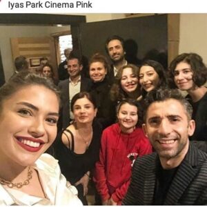 Deniz Özerman Instagram - İsparta IyaşParkCinemaPink gala sonrasi @iyasparkavm @uysalcansu ❤💙bizi simsiki kucaklayan filmi izledikten sonra sohbet ederken guzel yorumlarina ve gözlerindeki anlama kurban oldugum degerli izleyenler iyi ki varsiniz😘❤💙ve bizi agirlayan sahane ekip 👏👏👏tesekkurler😘❤💙💙@mertturak @bdamlayilmaz @mahsunkirmizigulofficial