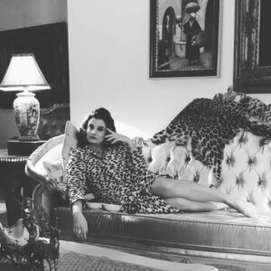 Deniz Özerman Instagram - You need to be a tiger in the jungle babe !🐞💙🐞#fullmoon TBT# movie #backstage #actor #tigerwoman #shooting #hollywood #stage #acting #entertainment 💙🐞❤let the music play !