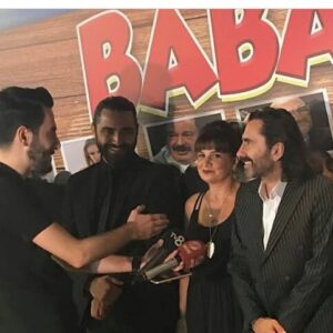Deniz Özerman Instagram - Ailecek gidebiliceginiz komedi film BABA1BUÇUK Sinemalarda🌹💙
