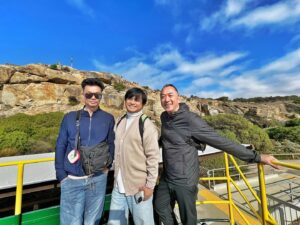 Dennis Chew Instagram - 《#早安玉建蔡煌崇》国煌，崇庆和荣祖安全抵达了南澳大利亚！✈️ 和你们分享这周末在维特港 Victor Habour 的精彩时光 ❤️🥰

来临的星期记得要密切关注 #LOVE972，我们会在这里做现场广播！

📅 5月13日 - 17日（星期一到五）
📟 8AM - 10AM （现场广播）
🔴 9AM - 10AM （Facebook Live)