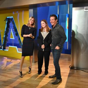 Dennis Quaid Instagram - A GREAT morning at Good Morning America. Thanks for having us. And lovely to catch up with @juliannemoore again. 

Photo credit: ABC/Paula Lobo
@gaithermusic