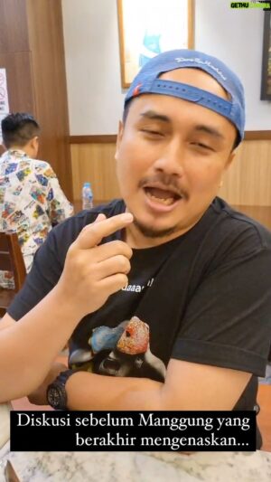 Denny Darko Instagram - “Aku memang member Boyband..”