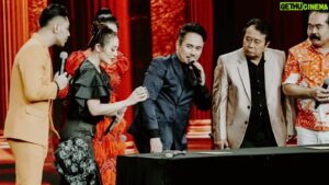 Denny Darko Instagram - Late post, performance for Kontes Primadona Pantura Semi Final @officialmnctv 

Setiap kali perform di panggung MNC TV, selalu ingat pengalaman pertama Live di panggung yang sama 20 tahun yg lalu 😇