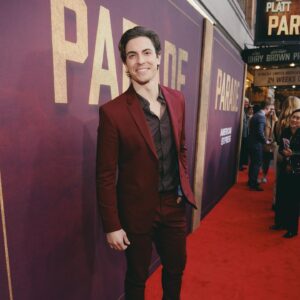 Derek Klena Instagram - #FBF to one of the most memorable nights of theater I can remember. @paradebway and it’s entire company are so powerful.👏🏻👏🏻👏🏻 I’m not crying, you’re crying… 📸: @jennyandersonphoto