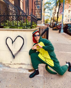 Derek Klena Instagram - When life is flying by and the world is in chaos, it’s important to slow down and smell the…Petunias… Happy Halloween one and all 🎃 📸: @leeshsqueash &  Dax-a-million
