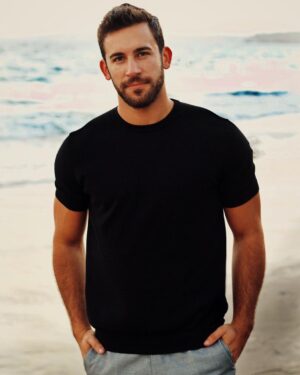 Derek Peth Instagram - Don't walk around like this. You will fall on your face. #WhatDoIDoWithMyHands