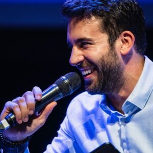 Derek Peth Instagram - *gets handed microphone*
me: oh no I couldn’t
also me: