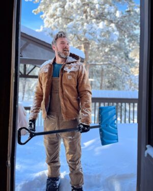 Derek Theler Instagram - Happy Holidays! I’m lucky to be snowed in at home instead of stuck at the airport! ❄️❤️