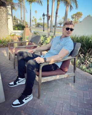 Derek Theler Instagram - SB fit check ✔️