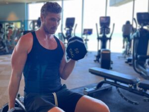 Derek Theler Instagram - Working out can be tricky as a T1D. Staying in range is key for exercise. Here is another example of me taking too much insulin for breakfast and crashing during my workout. Luckily my Dexcom let me know I was trending down and I could go drink some juice before I got too low, then continued the workout, because gains bro! 💪🏼 #nodaysoff #dexcom