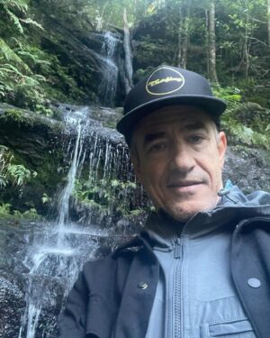 Dermot Mulroney Instagram - hike to the falls with my Aussie mob
