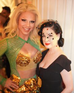 Derrick Barry Instagram - I had the honor of chatting with @DitaVonTeese at our 500th #DragRaceVegas show & congratulating her on her new Vegas residency announcement #DitaVonTeese in Dita Las Vegas: A Jubilant Burlesque Revue. Opening in October @HorseShoeVegas.
Photo: @NebraskaSupermodel