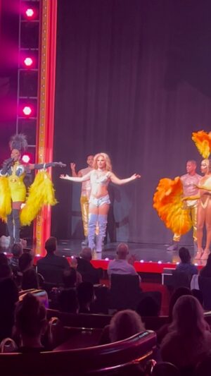 Derrick Barry Instagram - Happy Halloween! 🔪🔪

Always surprising my cast at #DragRaceLive. Love seeing the reactions from @asiaoharaland & @kahannamontrese! 😂 #DragRaceVegas

Video: @babyjay411