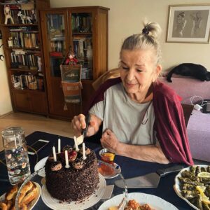 Derya Alabora Instagram - Bir 24 Şubat klasiği...Mutlu yıllar Eceeee Aksoy 🎂💕🥂