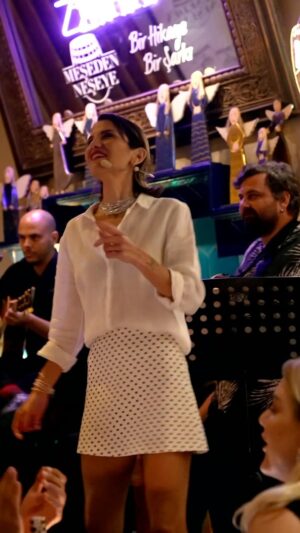 Derya Beşerler Instagram - Derya anlattı Birol söyledi..
Bir başka meşeden neşeye hatırası..biz bize geçen harika bir akşamdı🙏🏻💫bir sonrakinde görüşmek üzere🙌🏼 #meşedenneşeye

@nisantasizihni