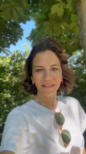 Derya Beşerler Instagram - Kore' den Birol İstanbul'dan Derya sizlere seslendi😁 5 Haziran Çarşamba akşamı "1 Hikaye 1 Şarkı" Nişantaşı Zihni'de. Yine hikayeler anlatacağız, şarkılar söyleyeceğiz.Bizbire harika bir akşam geçireceğiz💫  Bilet- rezervasyon detayları için👉🏼 @nisantasizihni