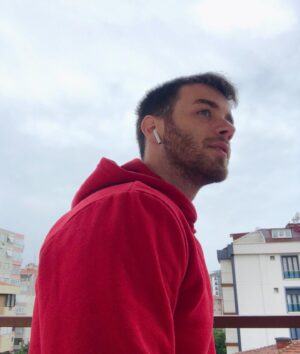 Derya Oğuz Ertün Instagram - Kırmızı ve bulutlu.