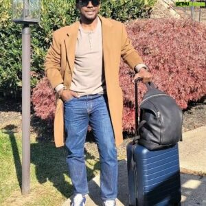 Desmond Howard Instagram - It's #flythursday JMU style and I need some recommendations. Signature restaurant/dish/dessert. Record store. Thrift store with vintage style cothing. Help a brotha out!

Custom overcoat ☑️
Mack Weldon top ☑️
S&S jeans ☑️
Nike cortez ☑️