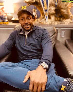 Desmond Howard Instagram - I now have a piece of Michigan with me everyday thanks to my new Breitling Endurance Pro UNIVERSITY OF MICHIGAN™ edition @breitling_usa @breitling #breitlingusa #squadonamission #ad #goblue