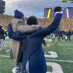 Desmond Howard Instagram - Just 2 Heisman trophy winners celebrating a nice win today in the Big House!
#GoBlue