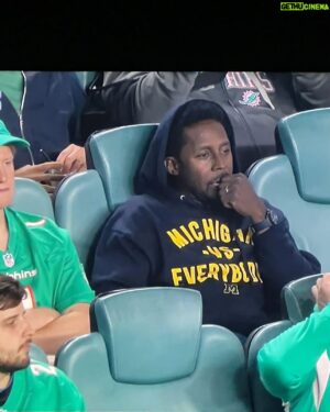 Desmond Howard Instagram - Me last night at the game. Caption this...