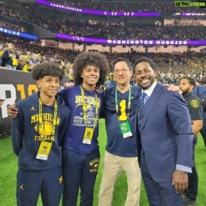 Desmond Howard Instagram - Great to catch up with President Ono at the game.