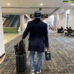 Desmond Howard Instagram - For #flyfriday I'm heading to Ann Arbor for @ohiostatefb v @umichfootball in search of 1001.
Hope everyone had a great day yesterday and an even better one today.
#thegame
#GoBlue