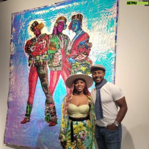 Desmond Howard Instagram - I had a wonderful time at #artbaselmiami with @bisabutler @johnnyjbutler_. Swipe thru to look at a few of the amazing pieces. 
"Salt-n-Pepa" Bisa Butler (w/Pharrell)
"Our Grace"  Calida Rawles
"Solo of Raven"  Antonius-Tin Bui
"Hug From Behind"  Amoako Boafa
#artbasel