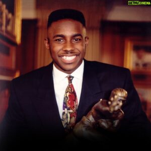 Desmond Howard Instagram - Happy Birthday to the 1991 Heisman Trophy winner, the @umichfootball’s @desmondhoward!

The third receiver to win the award, Howard captured the spotlight with 61 receptions for 960 yards and 19 scores, 12 rushes for 165 yards and two TDs, and averaging 15.3 yards (with a TD) on punt returns and 31 yards on kick returns (with a TD). He then went on to become one of the greatest return men in @nfl history.

Today, you can see Desmond Howard covering college football all over the country as one of the most respected analysts in the business on ESPN’s @collegegameday. 

#Heisman #MoreThanATrophy