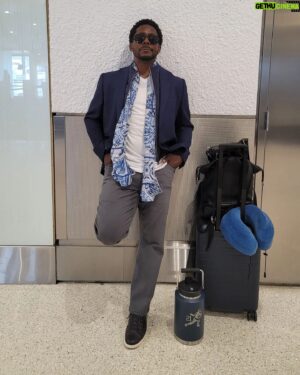 Desmond Howard Instagram - Happy #flythursday. Heading to see my dude, @deionsanders and the Buffs take on CSU in the Rocky Mountain Showdown.
Looking for recommendations while in Boulder...restaurants...records stores.. cool stuff..etc.