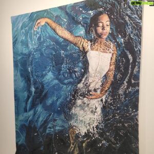 Desmond Howard Instagram - I had a wonderful time at #artbaselmiami with @bisabutler @johnnyjbutler_. Swipe thru to look at a few of the amazing pieces. 
"Salt-n-Pepa" Bisa Butler (w/Pharrell)
"Our Grace"  Calida Rawles
"Solo of Raven"  Antonius-Tin Bui
"Hug From Behind"  Amoako Boafa
#artbasel