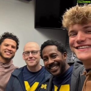 Desmond Howard Instagram - We had a little secret...
It was such a huge honor to be invited by my guy, Brad, to be a part of his incredible commencement address. Special shout-out to Blake and JJ for making it magical. Congratulations to Class 2024.
Brad, you pulled it off!
 Go Blue!