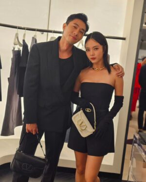Desmond Tan Instagram - Finally collected the Star Awards "My Pick! Favourite CP" trophy! Thank you for voting for @chantalleng and me! Thank you for loving 你真美 and 六木! Reunited with my onscreen lover last night! 🖤 Thank you @destanationfc for the wonderful energy at last night's @maisionvalentino event! 你们好棒！