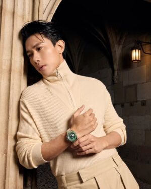 Desmond Tan Instagram - In a world of ordinary, be extraordinary. Make a statement with the captivating @ZenithWatches Chronomaster Sport in green, a testament to individuality and unmatched craftsmanship. 💚

For the first time in the Chronomaster Sport collection, the engraved 1/10th of a second bezel on top of the 41mm steel case with pump-style pushers is crafted in green ceramic.
While showcasing ZENITH’s signature tricolour counters in shades of grey and blue, the green aesthetic explores a different side of sportiness with vibrant chromatics! 

A masterpiece where precision meets elegance in a stunning shade of green!

@ZenithWatches #Zenith #ZenithWatches #ZenithChronomasterSport #ElPrimero #TimeToReachYourStar