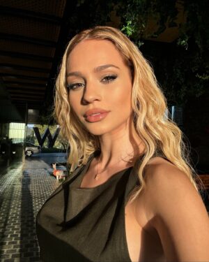 Despoina Tsoutsa Instagram - 💛🧡💛