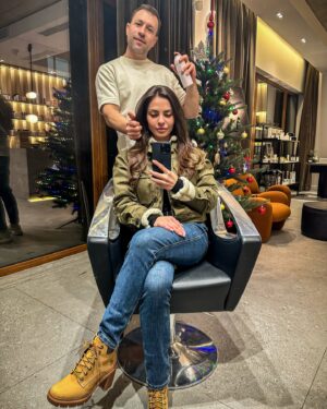 Dessy Slavova Instagram - @celinehairclub 💁🏽‍♀️