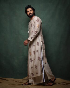 Dev Mohan Instagram - The truly fashionable are beyond Fashion 💫

Styled by @jukalker
Outfit by @anamikakhanna.in
Styling team @pratimajukalkar
Makeup @sadhnasingh1 and team
Hair @hairbyrajabali
Photography @pranav.foto